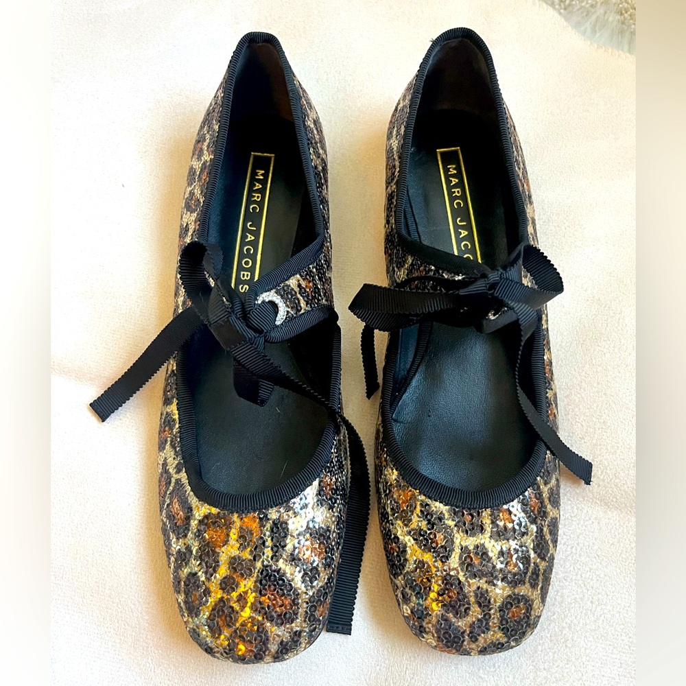 BEAUTIFUL new w/tag Marc Jacobs sequined leopard ballet flat. Never worn!